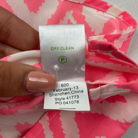 Lilly Pulitzer SILK Elsa Pink Chevron Blouse Henley Smocked Neck Size XS L/S - Picture 6 of 7